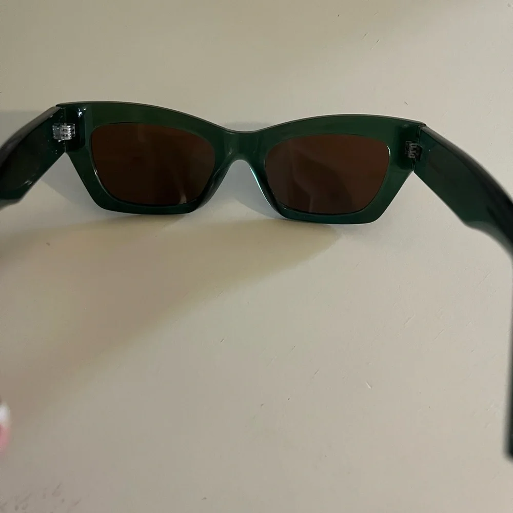 Z Supply Dark Green Polarized Sunglasses - Picture 3 of 6